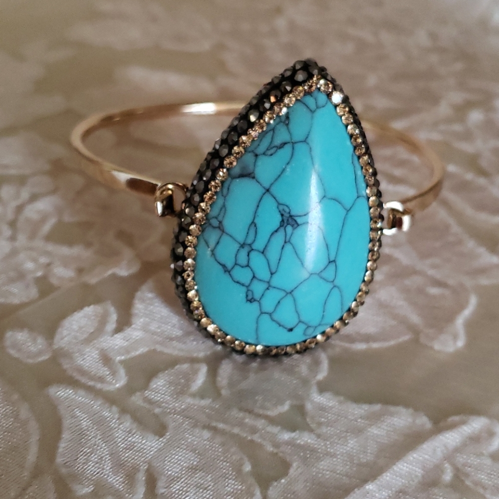 NWT Turquoise Color Bracelet